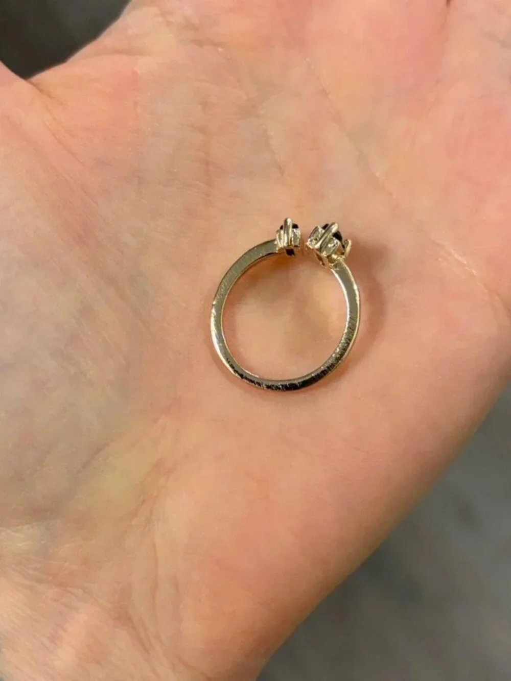 The Dallas sz 7 Dainty and delicate rectangle stone open ring square black